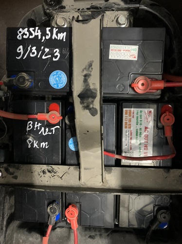 thay ắc quy cho xe máy điện vinfast klara