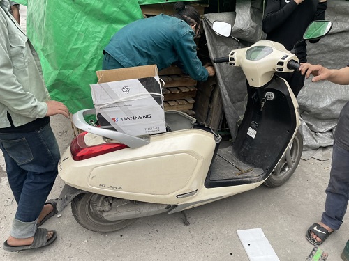 thay ắc quy xe máy điện klara tại nhà