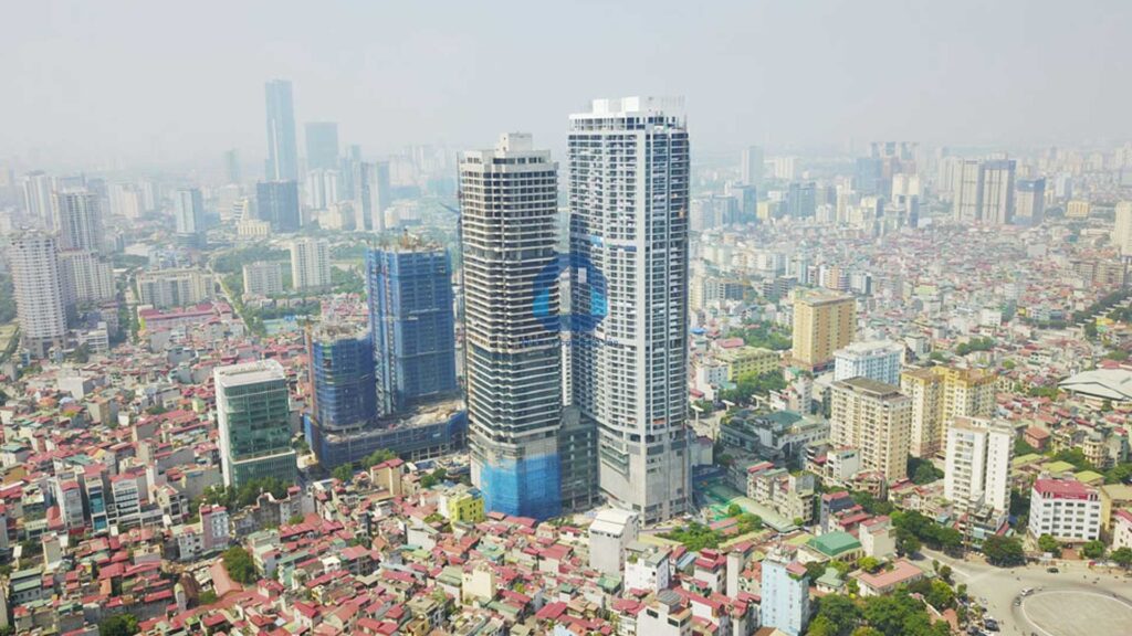 thay bình ắc quy ô tô tại tòa nhà tổng hợp Discovery Complex, quận Cầu Giấy, Hà Nội