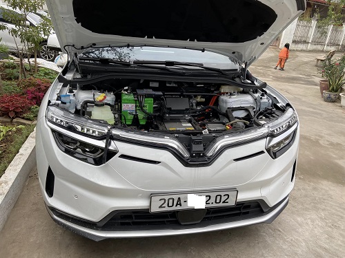 ắc quy xe vinfast vf8