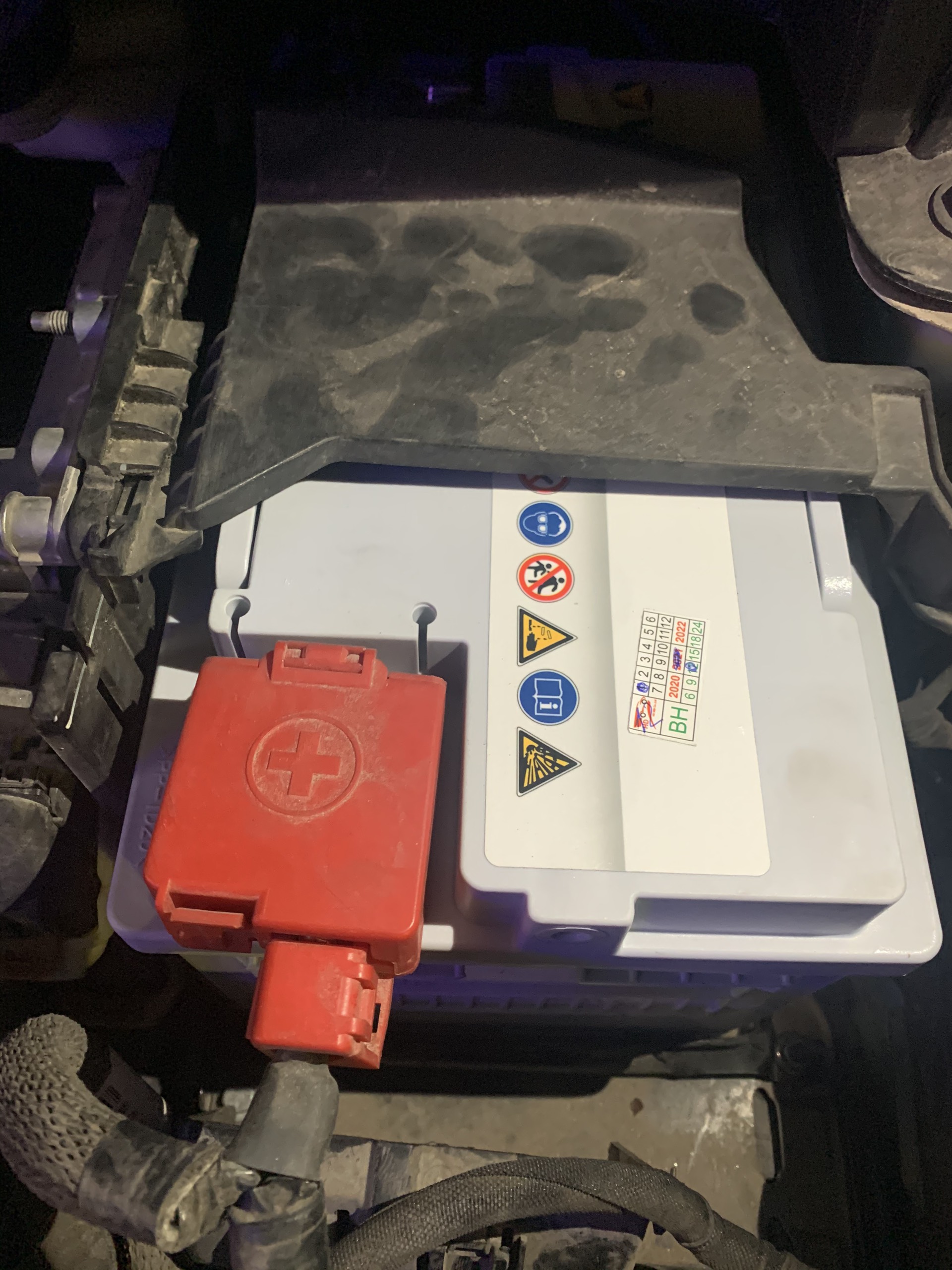 Ắc quy Varta AGM LN3 70AH cho xe Peugeot 3008
