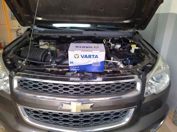 Thay ắc quy xe chevrolet colorado