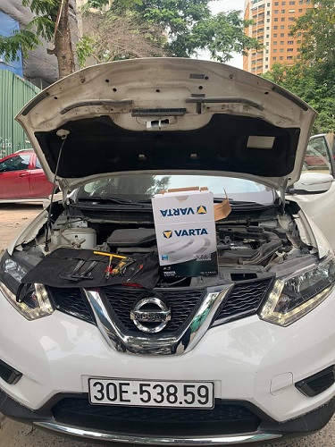 Thay ắc quy cho xe nissan Xtrail