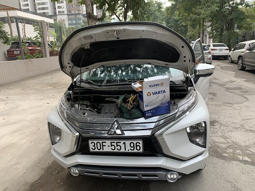 Thay ắc quy xe Xpander