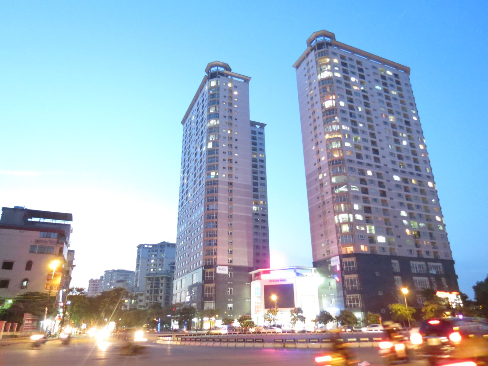 thay bình ắc quy ô tô tại Chung cư Làng Quốc Tế Thăng Long, quận Cầu Giấy, Hà Nội