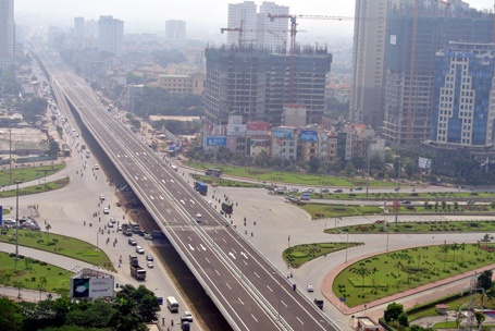 Cứu hộ ắc quy tại đường phạm hùng