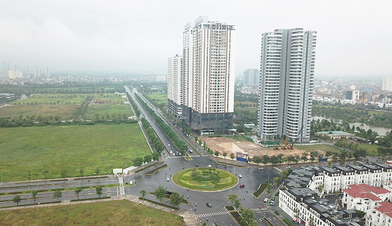 Cứu hộ ắc quy tại đường phạm hùng