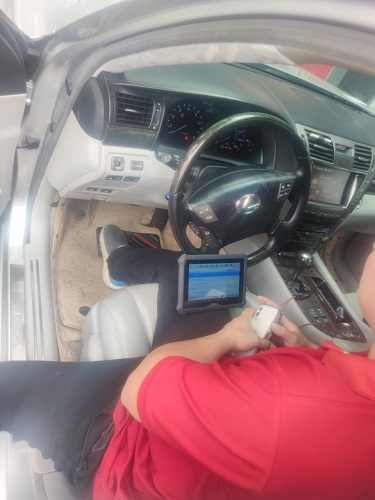 kiểm tra lỗi báo pin yếu trên xe lexus hybrid