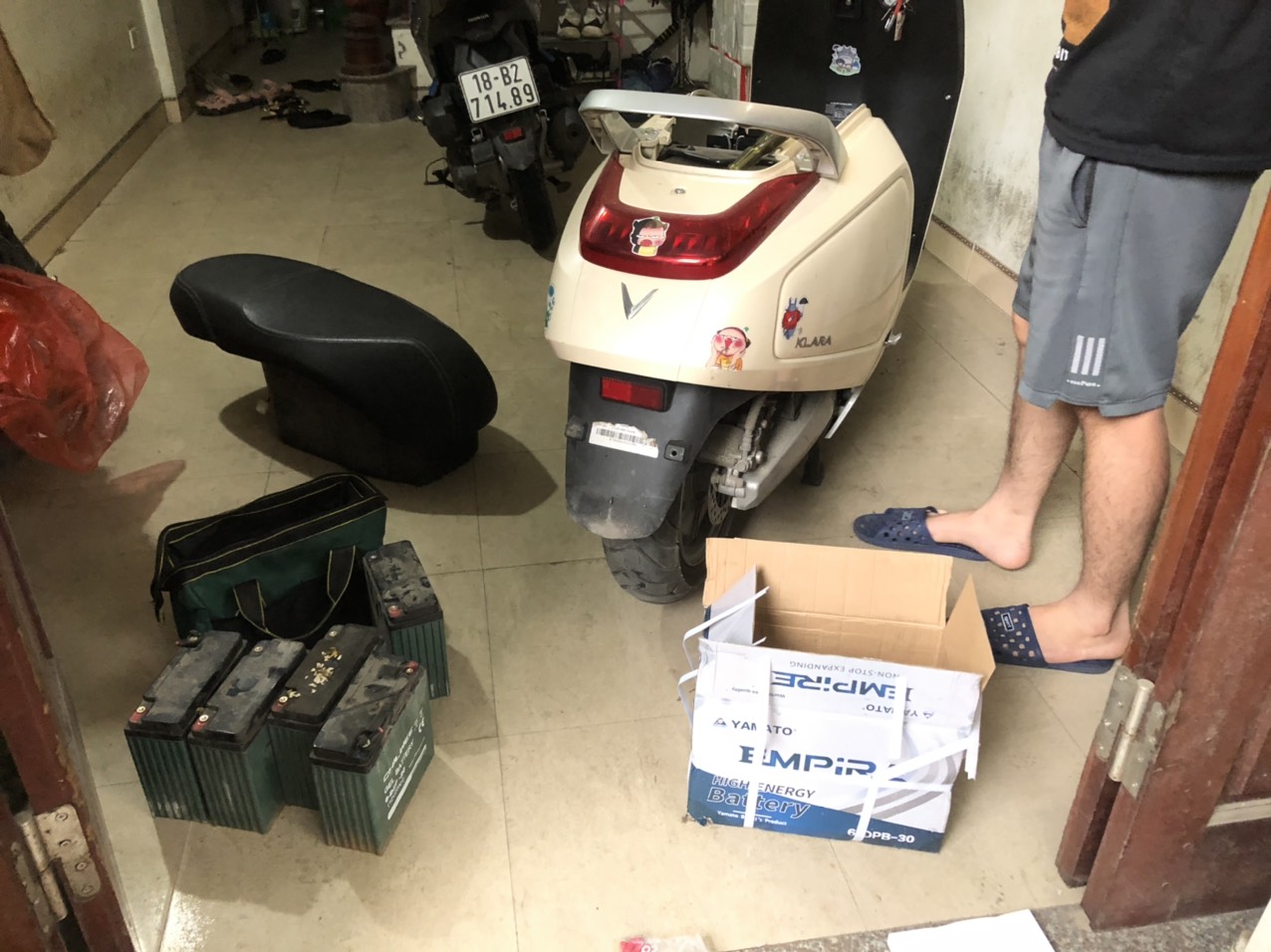 thay thế ắc quy cho xe máy điện VinFast Klara tại Tây Hồ